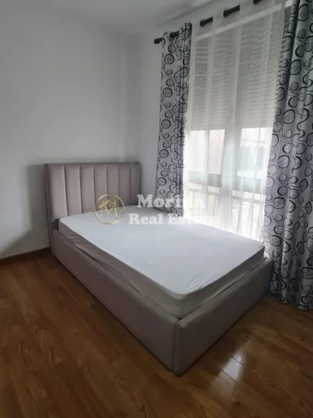 Tirane, jepet me qera apartament 3+1 Kati 6, 150 m² 500 € (Komisariati Nr 4)