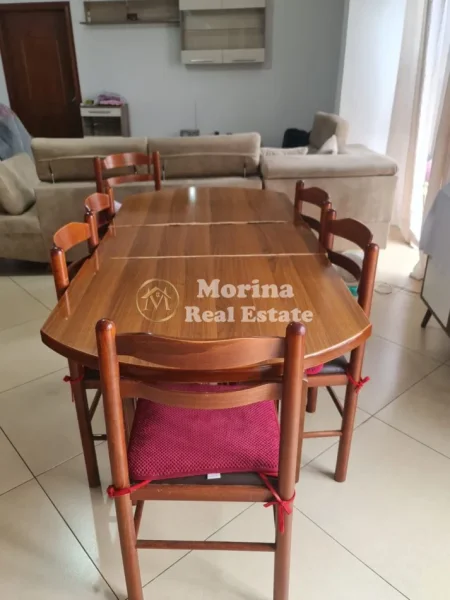 Tirane, jepet me qera apartament 3+1 Kati 6, 150 m² 500 € (Komisariati Nr 4)