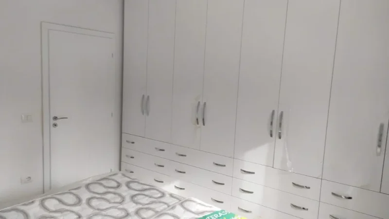 Tirane, jepet me qera apartament 1+1 Kati 3, 65 m² 500 € (Tek Xhamlliku Rruga Xhanfize Keko)