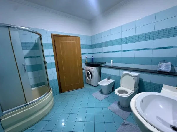 Tirane, jepet me qera apartament 3+1 Kati 3, 110 m² 500 € (Shkolla E Bashkuar)