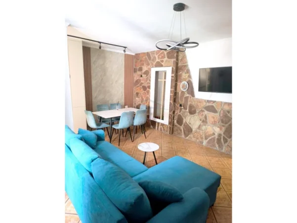 Tirane, jepet me qera apartament 2+1+Ballkon Kati 4, 82 m² 760 € (MYSLYM SHYR)