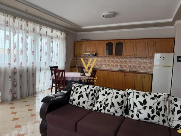 Tirane, jepet me qera apartament 2+1+Ballkon Kati 10, 100 m² 620 € (KOMUNA E PARISIT)