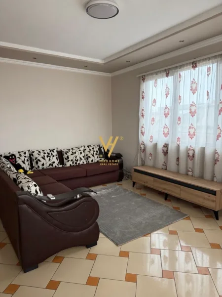 Tirane, jepet me qera apartament 2+1+Ballkon Kati 10, 100 m² 620 € (KOMUNA E PARISIT)