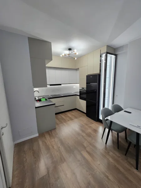 Tirane, jepet me qera apartament 1+1+Ballkon Kati 6, 81 m² 650 € (Rruga Dritan Hoxha, Kompleksi E88)