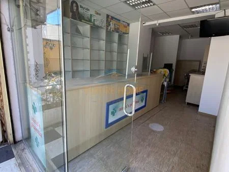 Shitet, Ambient Biznesi, Rruga Bajram Curri, Tiranë. AREA68038