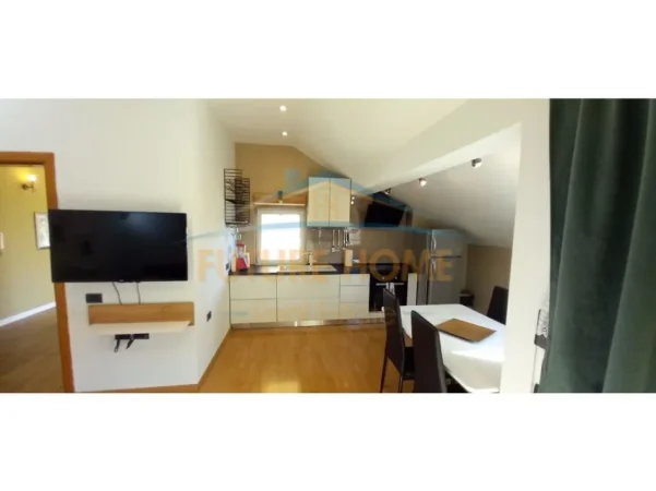 Tirane, jepet me qera apartament 1+1+Ballkon Kati 4, 105 m² 700 € (BARRIKADA)