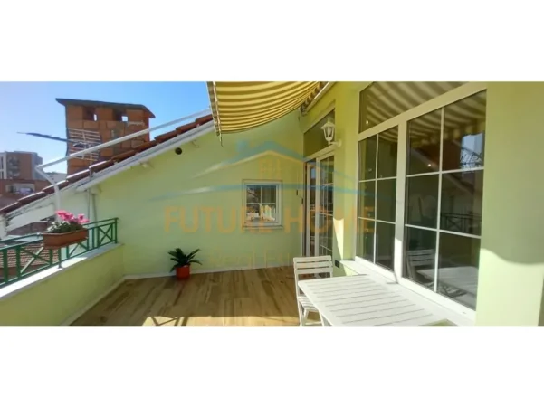 Tirane, jepet me qera apartament 1+1+Ballkon Kati 4, 105 m² 700 € (BARRIKADA)