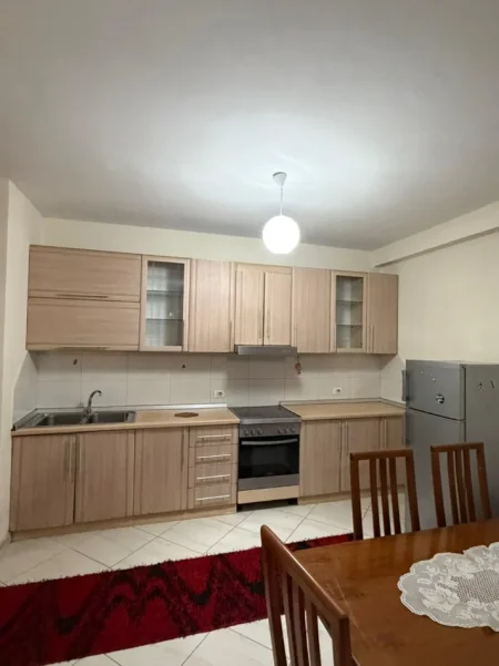 Tirane, jepet me qera apartament 2+1 Kati 2, 100 m² 500 € (Rruga Aleksandri i madh)