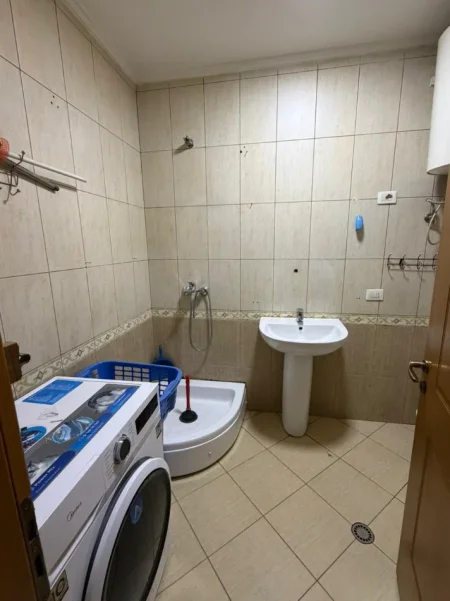 Tirane, jepet me qera apartament 2+1 Kati 2, 100 m² 500 € (Rruga Aleksandri i madh)