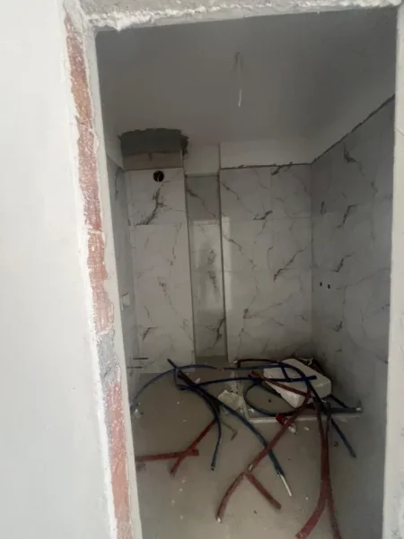 Tirane, shitet apartament 1+1 Kati 3, 71 m² 110.000 € (Porcelan)