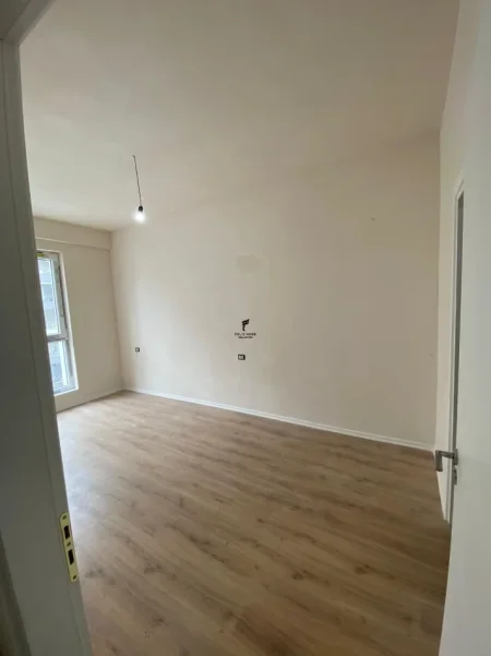 Tirane, shitet apartament 3+1 Kati 4, 124 m² 391.000 € (KOMUNA E PARISIT)