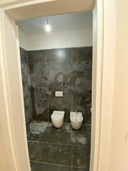 Tirane, shitet apartament 3+1 Kati 4, 124 m² 391.000 € (KOMUNA E PARISIT)