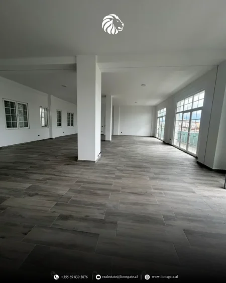 Tirane, jap me qera ambjent biznesi , 500 m² 2.500 € 
