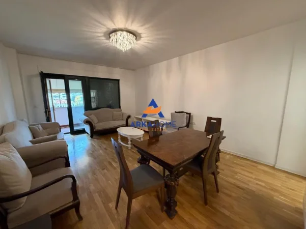 Tirane, jepet me qera apartament 3+1 Kati 3, 170 m² 2.500 € (BLLOKU)