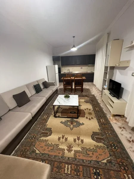 Tirane, jepet me qera apartament 1+1+Ballkon Kati 1, 80 m² 400 € (Rruga 5 Maji)