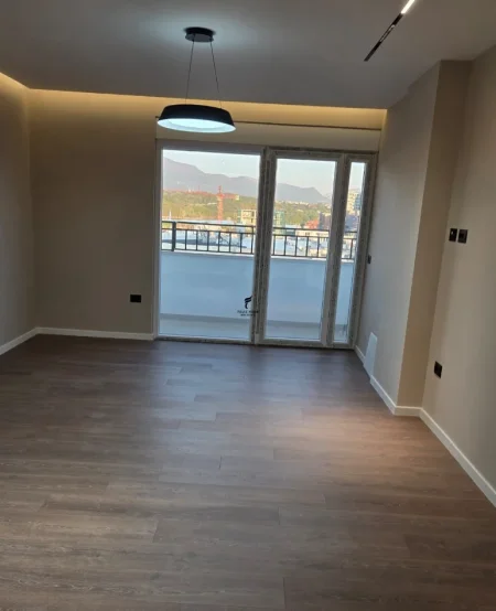 Tirane, jepet me qera zyre Kati 11, 104 m² 700 € (KOMUNA E PARISIT)