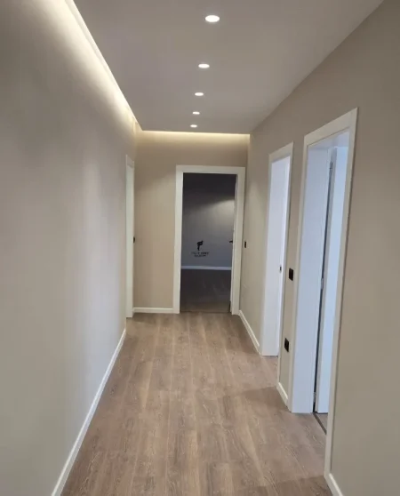 Tirane, jepet me qera zyre Kati 11, 104 m² 700 € (KOMUNA E PARISIT)