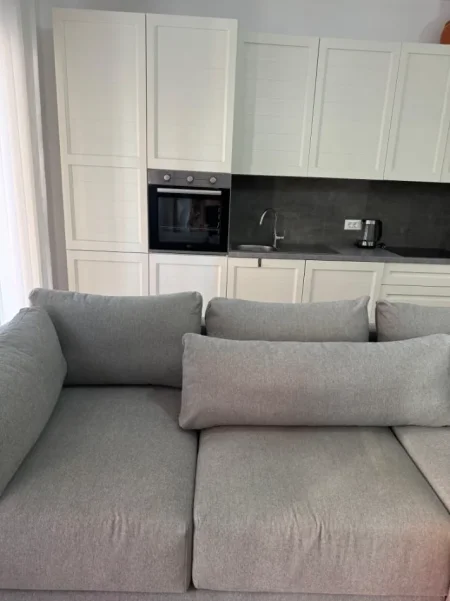 Shqiperi, jepet me qera apartament 1+1 Kati 3, 75 m² 760 € (Kompleksi Delijorgji)