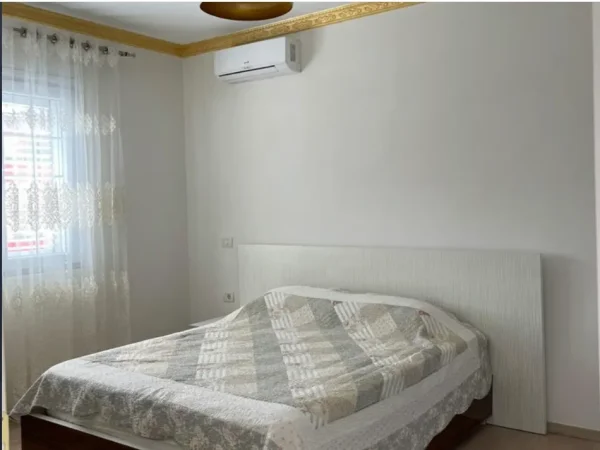 Tirane, jap me qera Vile 3 Katshe Kati 3, 300 m² 1.300 € 