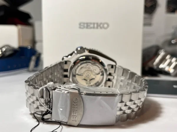 Tirane, shes Ora te te gjitha markave 1 €