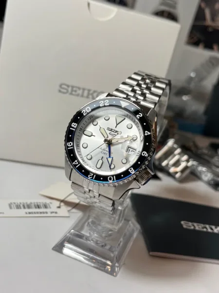 Tirane, shes Ora te te gjitha markave 1 €