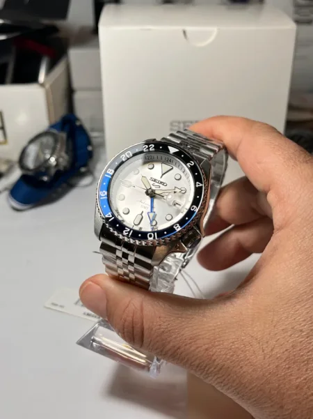 Tirane, shes Ora te te gjitha markave 1 €