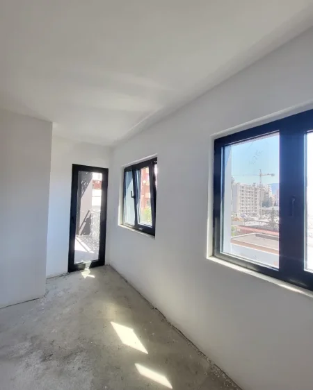 Tirane, shitet apartament 1+1 Kati 3, 70 m² 170.000 € (Rruga e Kavajes)