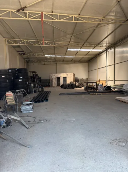 Tirane, jepet me qera ambjent biznesi Kati 0, 500 m² 2.000 € (Rruga Bregu Gjoles)