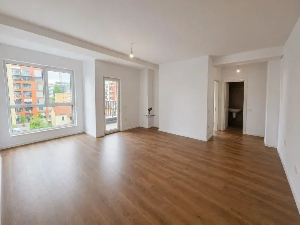 Tirane, jepet me qera zyre Kati 4, 66 m² 500 € (21 DHJETORI)