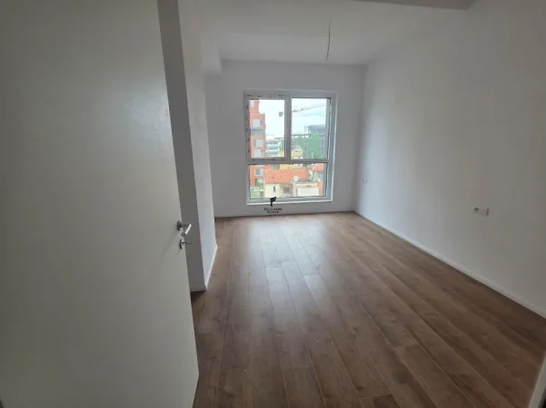 Tirane, jepet me qera zyre Kati 4, 66 m² 500 € (21 DHJETORI)