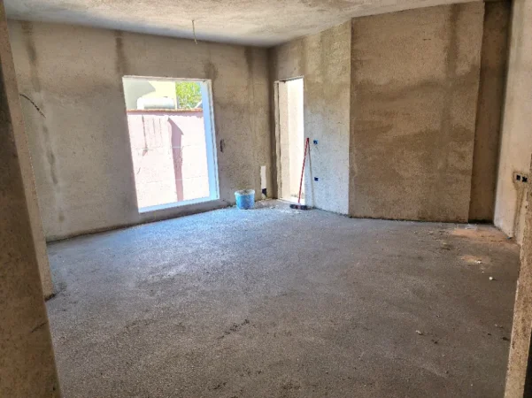 Tirane, shitet apartament 2+1+Aneks+Ballkon Kati 1, 100 m² 