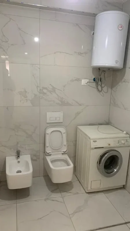 Tirane, jepet me qera apartament 1+1 Kati 7, 80 m² 450 € (Astir)