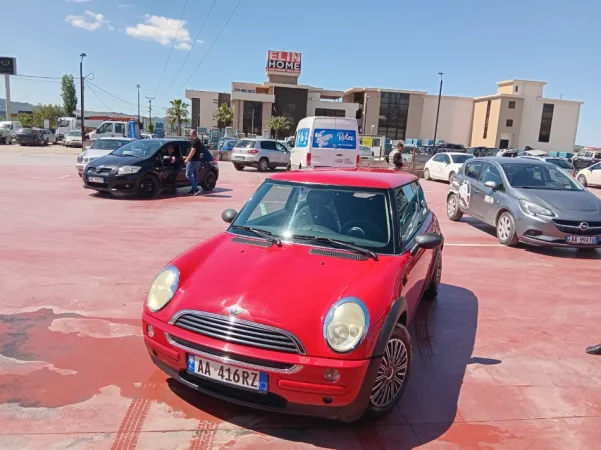Shqiperi, shitet makine Mini cooper Benzin, e kuqe manuale Kondicioner 200.000 km 1.800 €