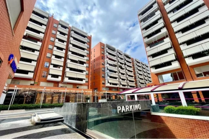 Tirane, jepet me qera apartament 1+1 Kati 4, 70 m² 900 € (Kompleksi Delijorgji)