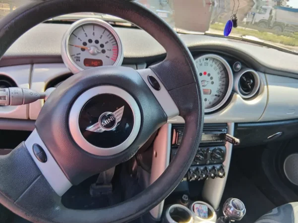 Shqiperi, shitet makine Mini cooper Benzin, e kuqe manuale Kondicioner 200.000 km 1.800 €
