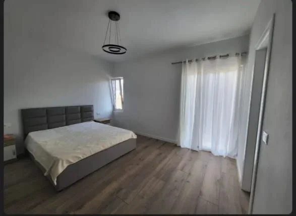 Tirane, jepet me qera apartament 1+1 Kati 4, 70 m² 550 € (ISH PARKU)