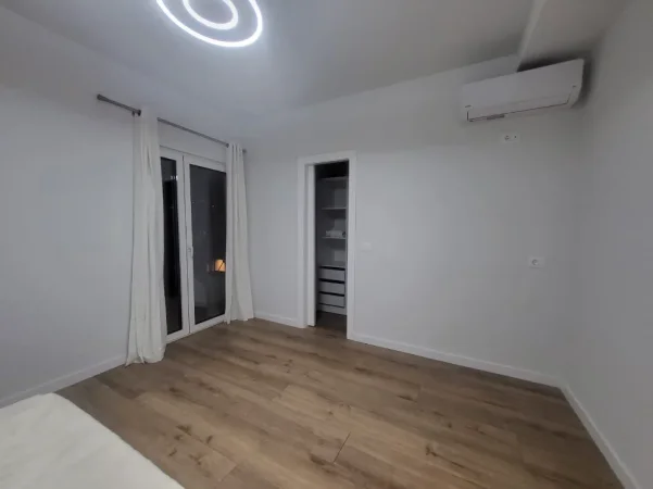 Tirane, jepet me qera apartament 1+1 Kati 4, 70 m² 550 € (ISH PARKU)