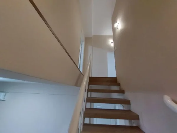 Tirane, jepet me qera ambjent biznesi Kati 3, 125 m² 1.000 € (Bisnesi Qender Sheshi Skenderbej)