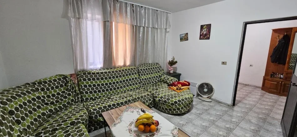 Tirane, jepet me qera apartament 1+1 Kati 1, 70 m² 550 € (Komuna E Parisit)