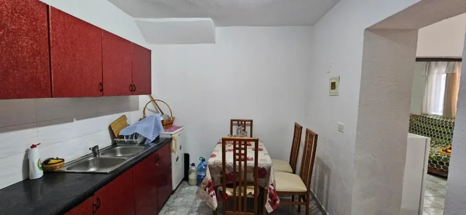 Tirane, jepet me qera apartament 1+1 Kati 1, 70 m² 550 € (Komuna E Parisit)