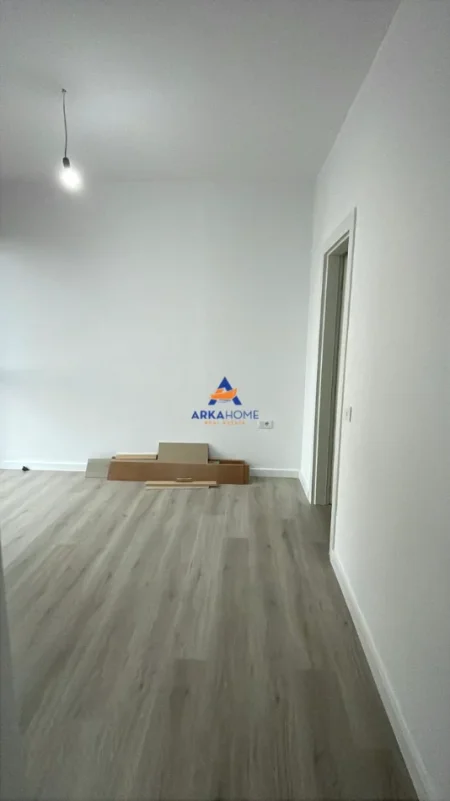 Tirane, jepet me qera ambjent biznesi Kati 4, 62 m² 800 € 