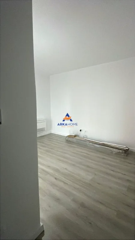 Tirane, jepet me qera ambjent biznesi Kati 4, 62 m² 800 € 