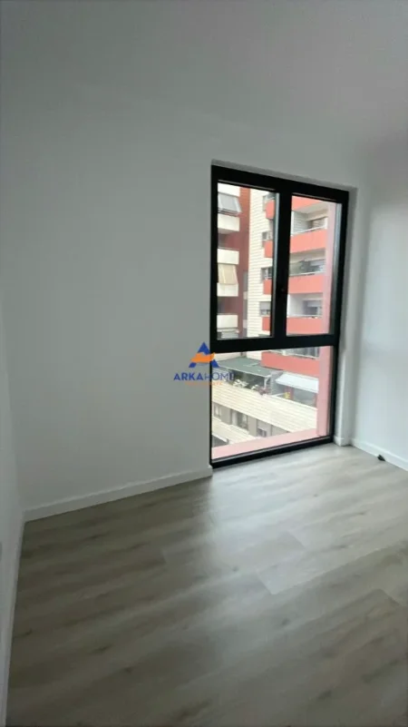 Tirane, jepet me qera ambjent biznesi Kati 4, 62 m² 800 € 