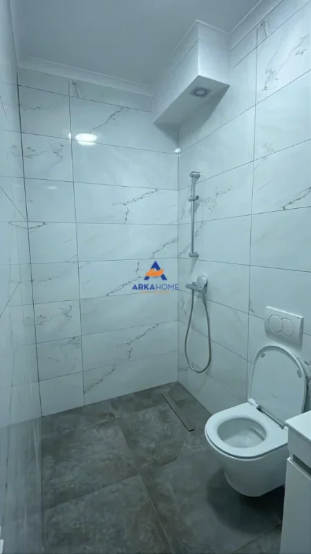 Tirane, jepet me qera ambjent biznesi Kati 4, 62 m² 800 € 