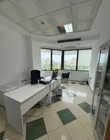 Tirane, jepet me qera zyre Kati 6, 120 m² 3.000 € (KULLAT BINJAKE)