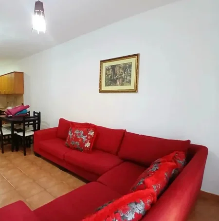 Tirane, jepet me qera apartament 1+1 Kati 3, 67 m² 500 € (PAZARI I RI)