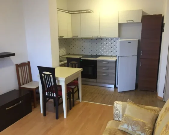 Tirane, jepet me qera apartament 1+1+Aneks+Ballkon Kati 6, 55 m² 500 € (xhamlliku)