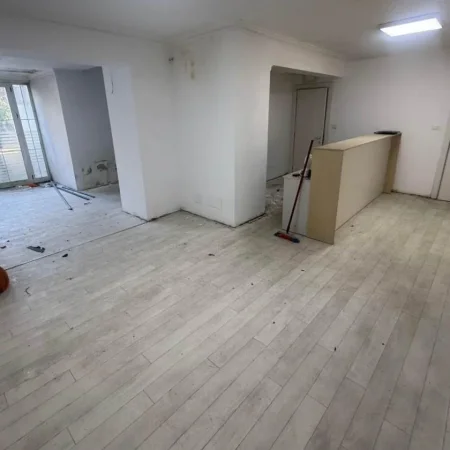 Tirane, jepet me qera zyre Kati 0, 100 m² 1.250 € (RRUGA MUHAMED GJOLLESHA)