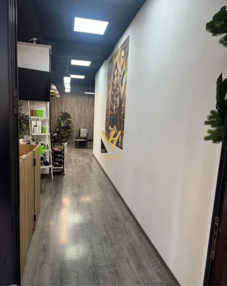 Tirane, jepet me qera ambjent biznesi Kati 0, 33 m² 770 € (DON BOSKO)