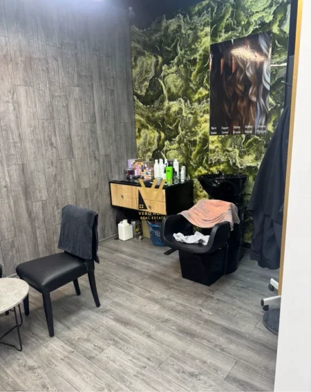 Tirane, jepet me qera ambjent biznesi Kati 0, 33 m² 770 € (DON BOSKO)